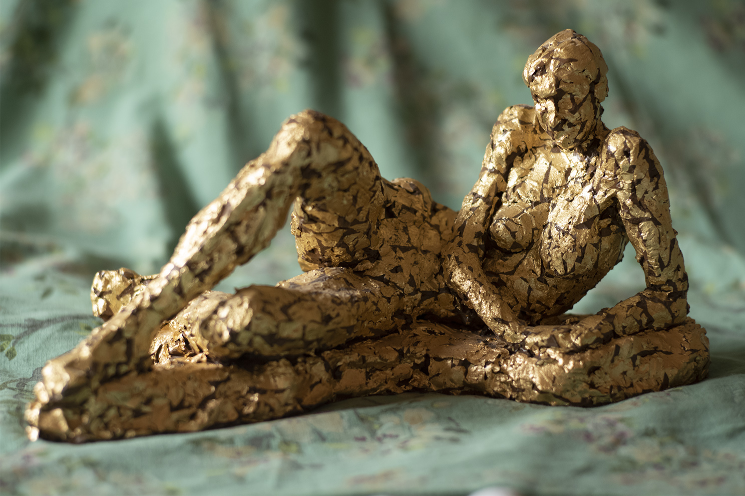 Gold Break — sculpture d'Allel Driss (sculpture à la feuille d'or)